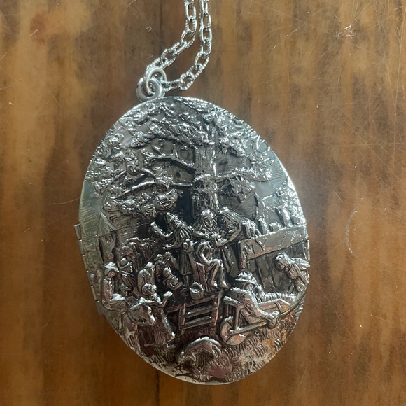 Vintage Perfume Large Oval Locket and Chain SilverTone Village Scene Unique - Picture 2 of 8